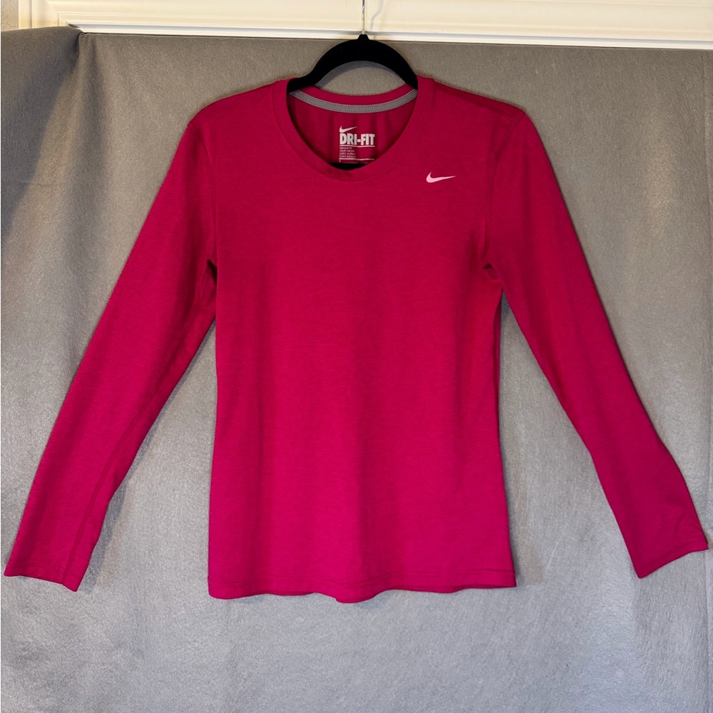 Nike Women's Fuchsia Long Sleeve Tee. Excellent Condition.